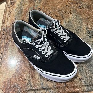 Vans mens low top sneaker